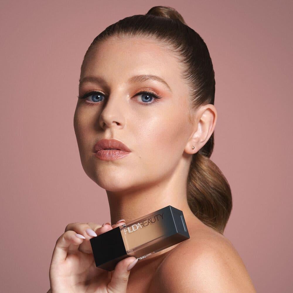 Huda Beauty Liquid Foundation Panna Macaroon 230N - 35 ml