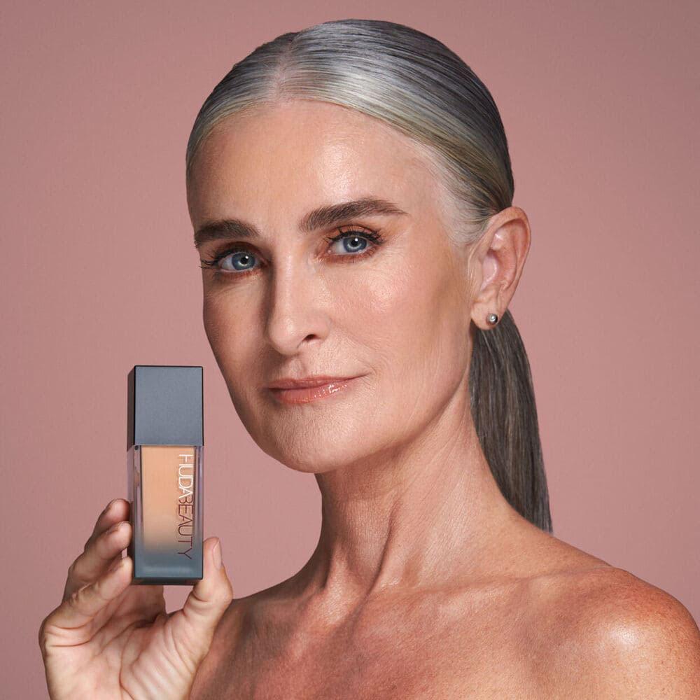 Huda Beauty Liquid Foundation Panna Cheesecake 250G - 35 ml