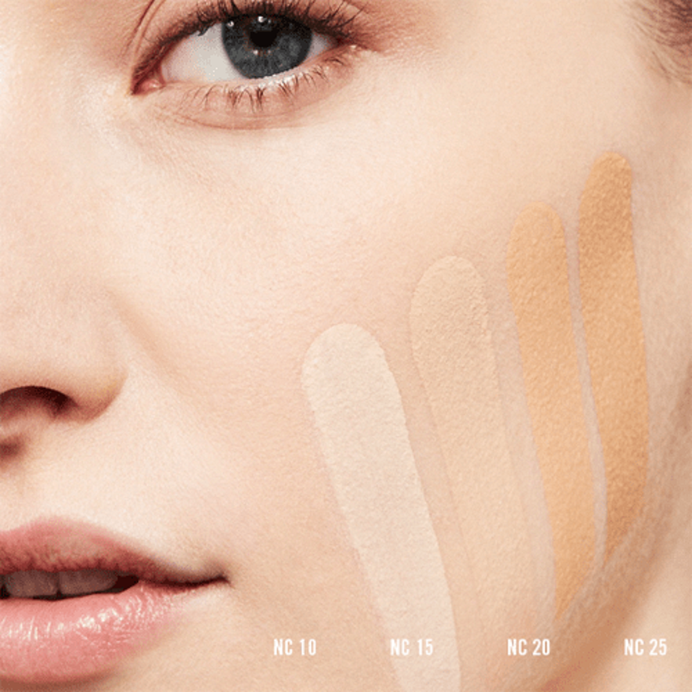 MAC Studio Fix Fluid SPF 15 Foundation NC20 - 30 ml